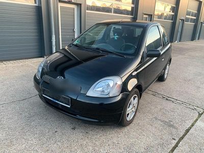 Schwarz Gebraucht 2000 Toyota Yaris Kleinwagen | 1.950 € (Teuer)