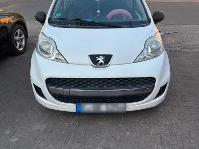 Gebraucht Peugeot 107 68 PS (50 kW) 2009 Weiß Kleinwagen