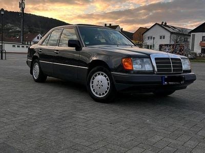 Gebraucht Mercedes E260 160 PS (117 kW) 1989 Blau Limousine