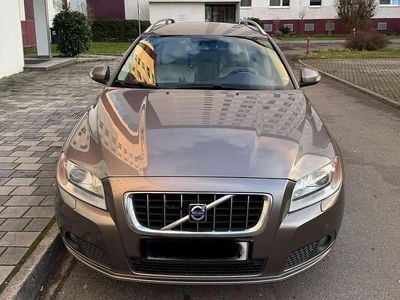 Gebraucht Volvo V70 Momentum 145 PS (106 kW) 2010 Gold Kombi