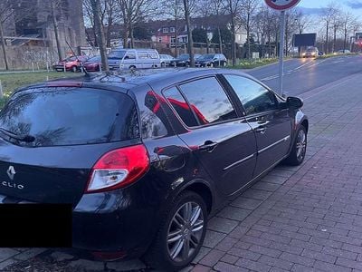 Schwarz Gebraucht 2010 Renault Clio II Kleinwagen | 2.550 € (Guter Preis)