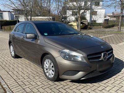 Gebraucht Mercedes A180 109 PS (80 kW) 2013 Braun Kleinwagen