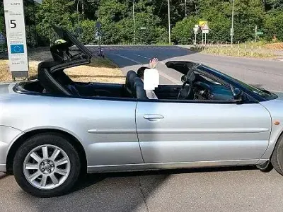 Usado Chrysler Sebring Cabriolet 141 CV (103 kW) 2005 Plateado Descapotable