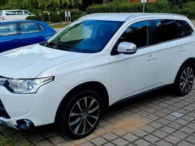 Gebraucht Mitsubishi Outlander Diamant Edition 150 PS (110 kW) 2015 Silber SUV