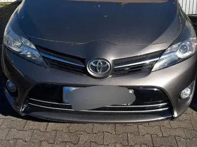 Gebraucht Toyota Verso Comfort 112 PS (82 kW) 2016 Grau Van / Kleinbus
