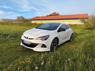 Second-hand Opel Astra GTC OPC 200 CP (147 kW) 2015 Alb Berlinǎ