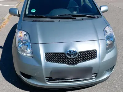 Gebraucht Toyota Yaris 98 PS (72 kW) 2006 Silber Limousine