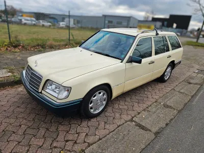 Gebraucht Mercedes E220 150 PS (110 kW) 1995 Grün Kombi