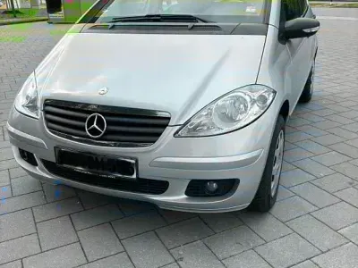 Gebraucht Mercedes A150 Classic 95 PS (69 kW) 2004 Silber Van / Kleinbus