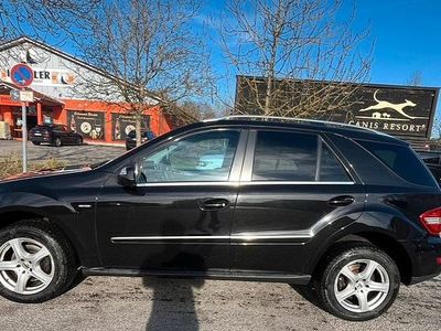 Second-hand Mercedes ML300 2010 Negru SUV