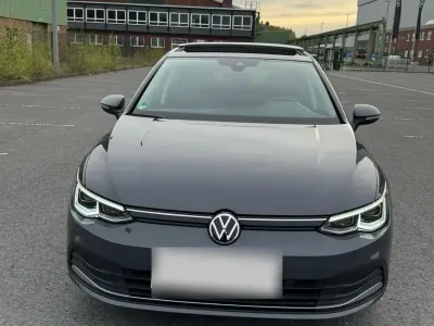 Gebraucht VW Golf VIII 131 PS (96 kW) 2022 Grau Limousine