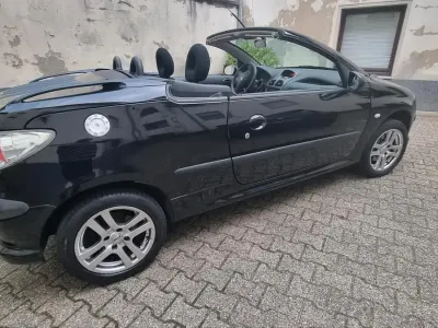 Gebraucht Peugeot 206 CC 109 PS (80 kW) 2006 Schwarz Cabrio