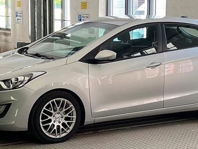 Silber Gebraucht 2015 Hyundai i30 Limousine | 5.999 € (Teuer)
