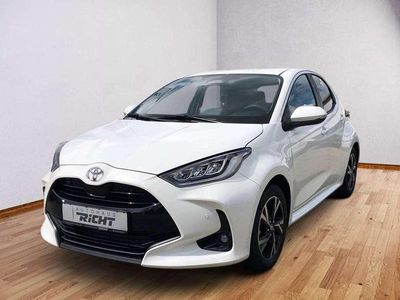 Neu Toyota Yaris Hybrid Team 116 PS (85 kW) 2025 Schneeweiss Limousine