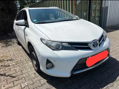 Gebraucht Toyota Auris Hybrid Executive 99 PS (72 kW) 2014 Weiß Kombi