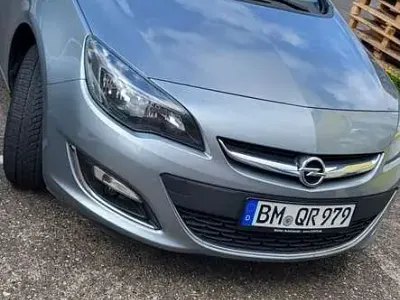 Gebraucht Opel Astra Sport 101 PS (74 kW) 2012 Limousine