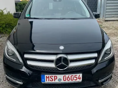 Używany Mercedes B200 156 KM (114 kW) 2013 Czarny Minivan