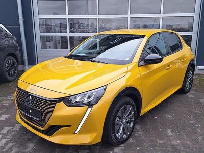 Gebraucht Peugeot e-208 Allure 100 kW (136 PS) 2023 Gelb Kleinwagen