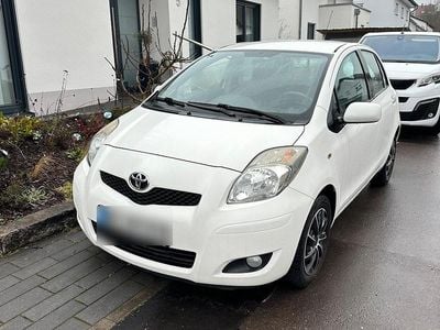 Gebraucht Toyota Yaris 101 PS (74 kW) 2010 Weiß Kleinwagen