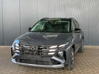 Neu Hyundai Tucson Comfort 160 PS (117 kW) 2025 Ecotronic gray / dach schwarz SUV