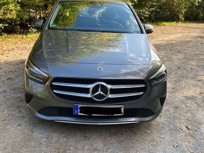 Usata Mercedes B250e 218 CV (160 kW) 2022 Grigio Monovolume