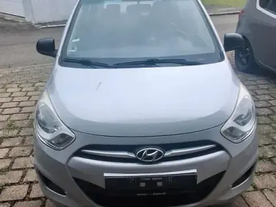Gebraucht Hyundai i10 69 PS (50 kW) 2011 Silber Kleinwagen