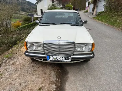 Brugt Mercedes 200 72 HK (52 kW) 1983 Sedan
