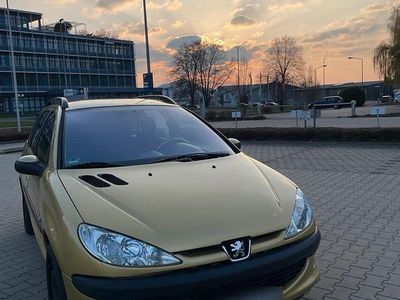 Gebraucht Peugeot 206 Tendance 109 PS (80 kW) 2002 Gold Kombi