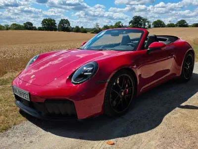 Gebraucht Porsche 992 541 PS (397 kW) 2026 Rot Cabrio