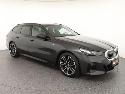 Gebraucht BMW 520 M Sport 190 PS (139 kW) 2025 Sophistograu brillanteffekt Kombi