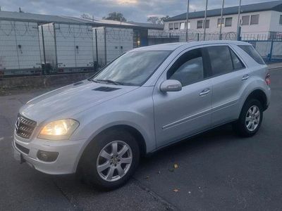 Second-hand Mercedes ML320 224 CP (164 kW) 2007 Argintiu SUV