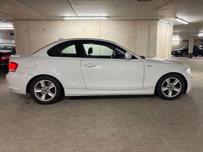 Gebraucht BMW 120 170 PS (125 kW) 2011 Weiß Kleinwagen