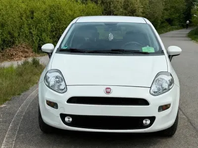 Gebraucht Fiat Punto 69 PS (50 kW) 2015 Weiß Kleinwagen