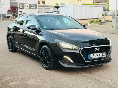 Gebraucht Hyundai i30 Trend 120 PS (88 kW) 2020 Schwarz Limousine