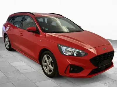 Używany Ford Focus ST-Line 182 KM (133 kW) 2021 Czerwony Sedan/Limuzyna