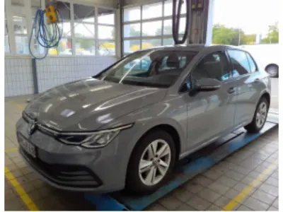 Gebraucht VW Golf VIII Life 131 PS (96 kW) 2022 Grau Limousine
