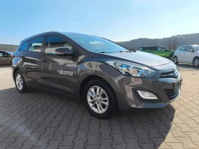 Gebraucht Hyundai i30 Trend 101 PS (74 kW) 2013 Braun Kombi