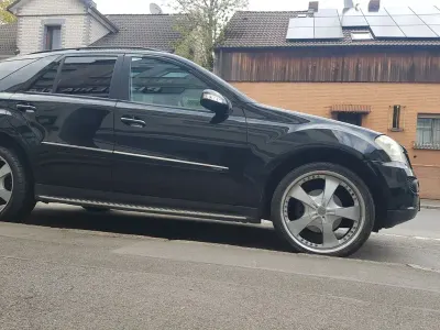 Gebraucht Mercedes ML320 224 PS (164 kW) 2007 Schwarz SUV