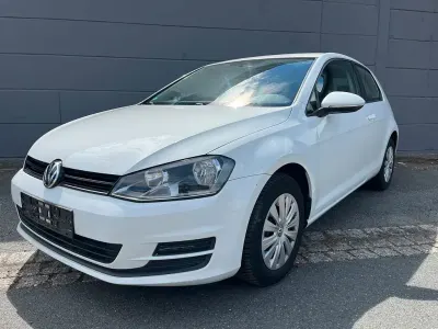 Gebraucht VW Golf VII Trendline 110 PS (80 kW) 2016 Weiß Kleinwagen