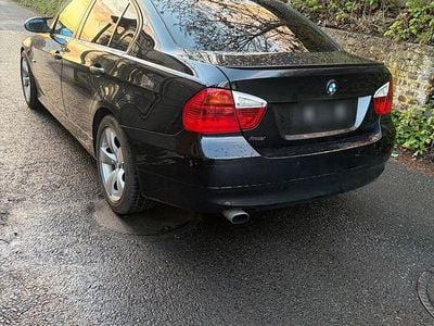 Gebraucht BMW 318 129 PS (94 kW) 2005 Schwarz Kleinwagen