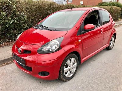 Gebraucht Toyota Aygo 68 PS (50 kW) 2010 Rot Kleinwagen