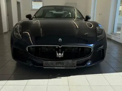 Gebraucht Maserati GranCabrio 549 PS (403 kW) 2025 Blau Cabrio