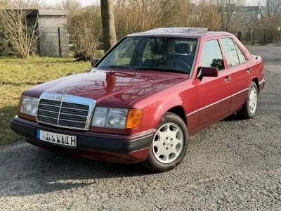 Gebraucht Mercedes 230 132 PS (97 kW) 1992 Rot Limousine