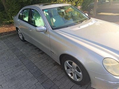 Gebraucht Mercedes E240 Avantgarde 177 PS (130 kW) 2004 Silber Limousine