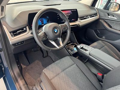 Neu BMW 216 Luxury Line 122 PS (89 kW) 2026 Blau Kombi