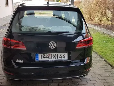 Używany VW Golf Sportsvan 150 KM (110 kW) 2019 Czarny Minivan