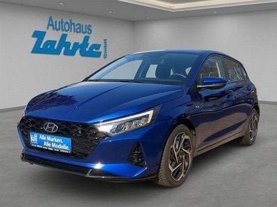 Gebraucht Hyundai i20 Intro Edition 101 PS (74 kW) 2020 Intenseblue metallic (metallic) Kleinwagen