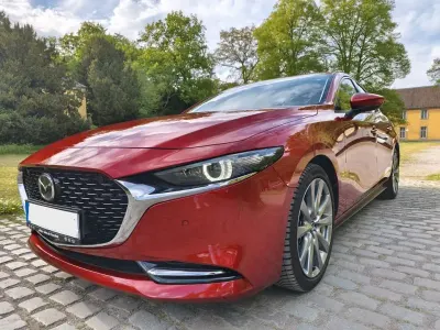 Gebraucht Mazda 3 Exclusive-Line 186 PS (136 kW) 2024 Rot Limousine