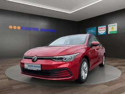 Gebraucht VW Golf VIII Life 116 PS (85 kW) 2024 Kings red metallic Kombi