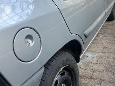 Silber Gebraucht 1996 Renault Clio Kleinwagen | 800 €